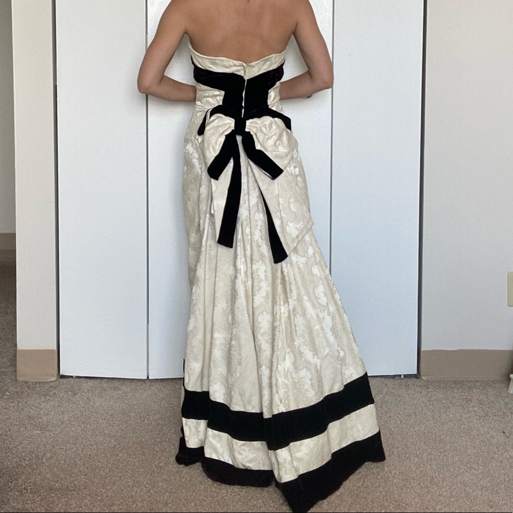 White & Black Victorian Gothic Dress - Picture 5 of 15